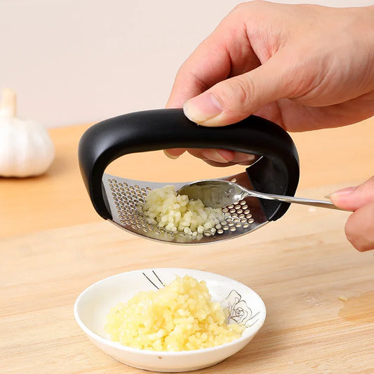 1Pcs Stainless Steel Garlic Food Crusher Manual Garlic Press Peeler Brush Vegetables Fruit Tools Multifunctional Kitchen Gadget